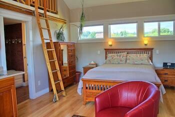 Birds Of A Feather Victoria Oceanfront Bed & Breakfast