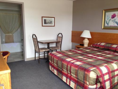 Settler's Inn & Motel