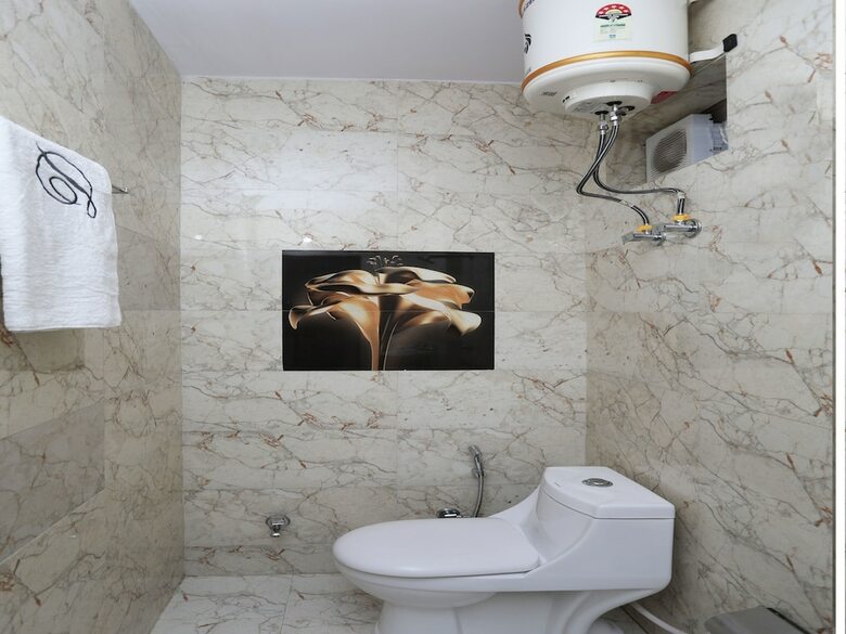 Oyo 10877 Hotel R K Residency
