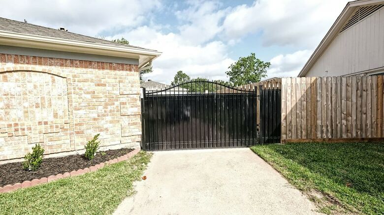 15206 Ridingwood Dr.