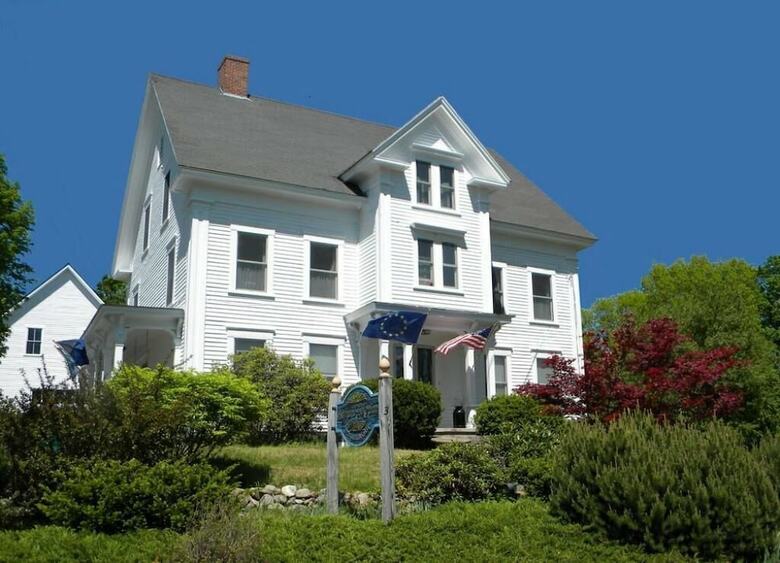 Bed & Breakfast Highland Lake Inn