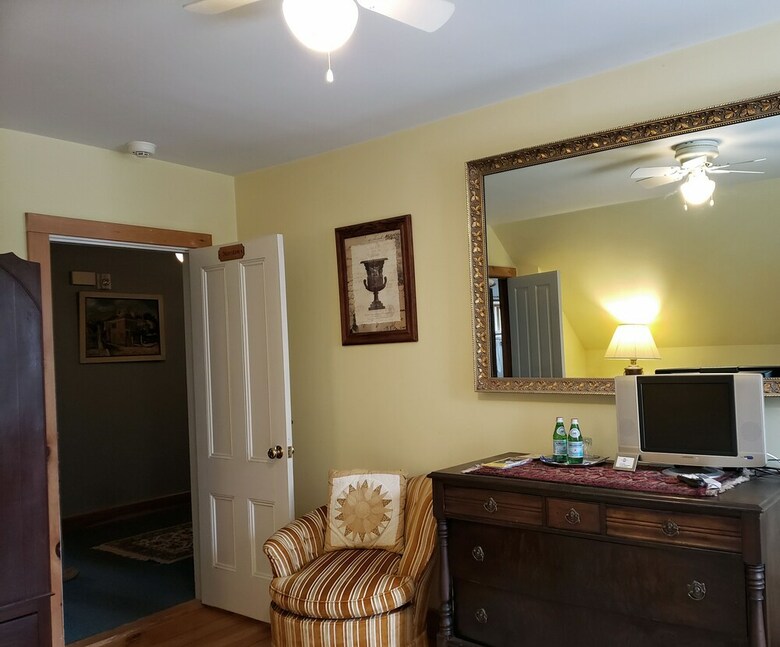 Bed & Breakfast Highland Lake Inn