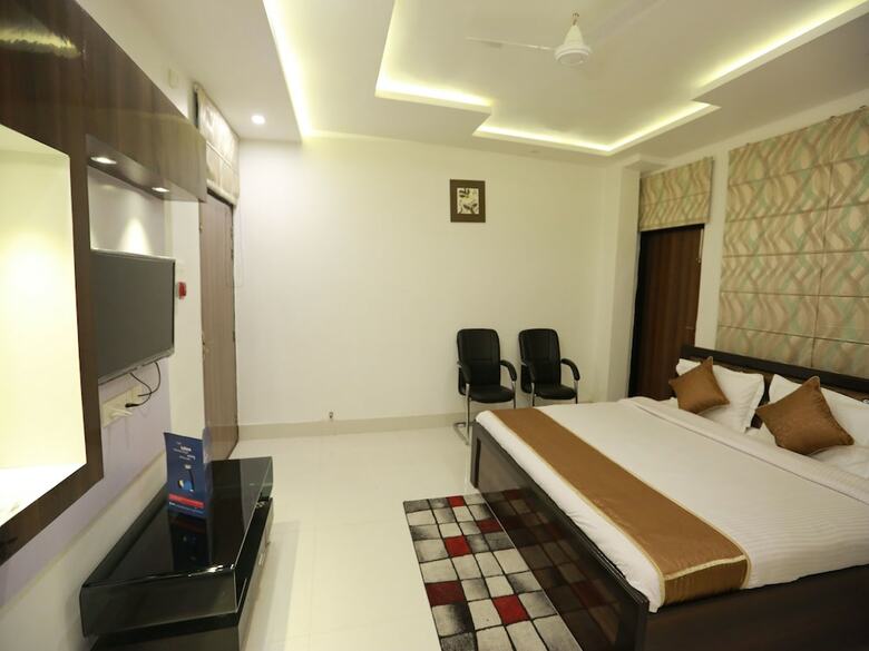 Oyo 8837 Hotel Surya Galaxy