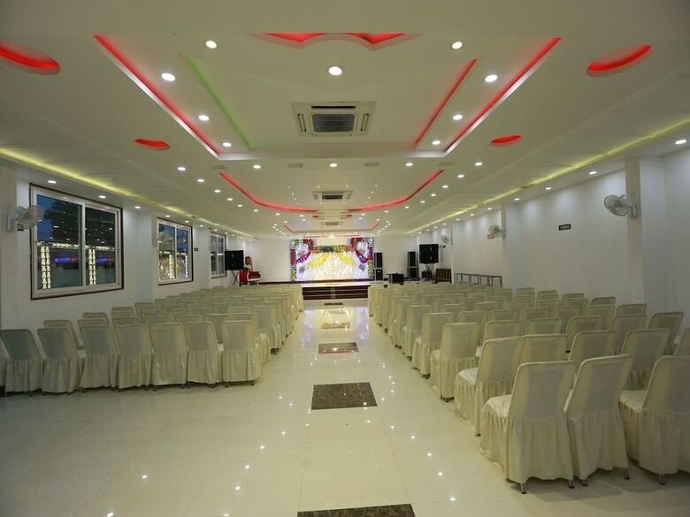 Oyo 8837 Hotel Surya Galaxy