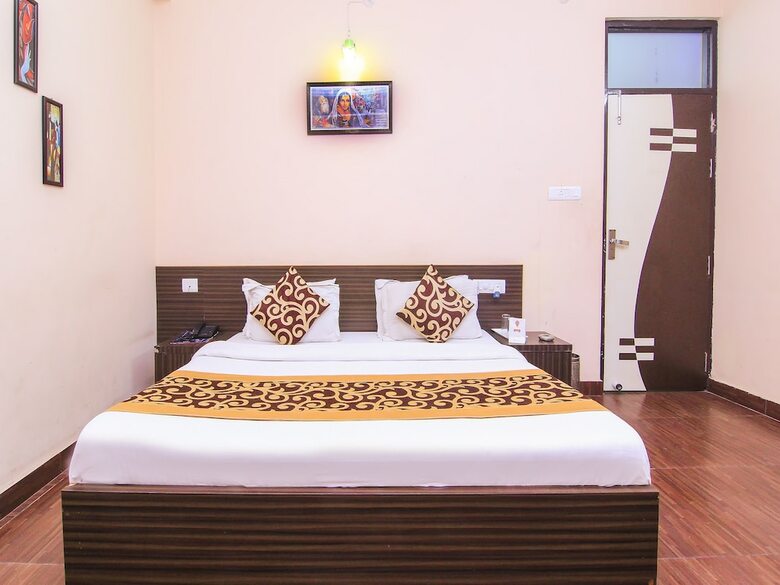 Hotel Oyo 8243 Climat Inn
