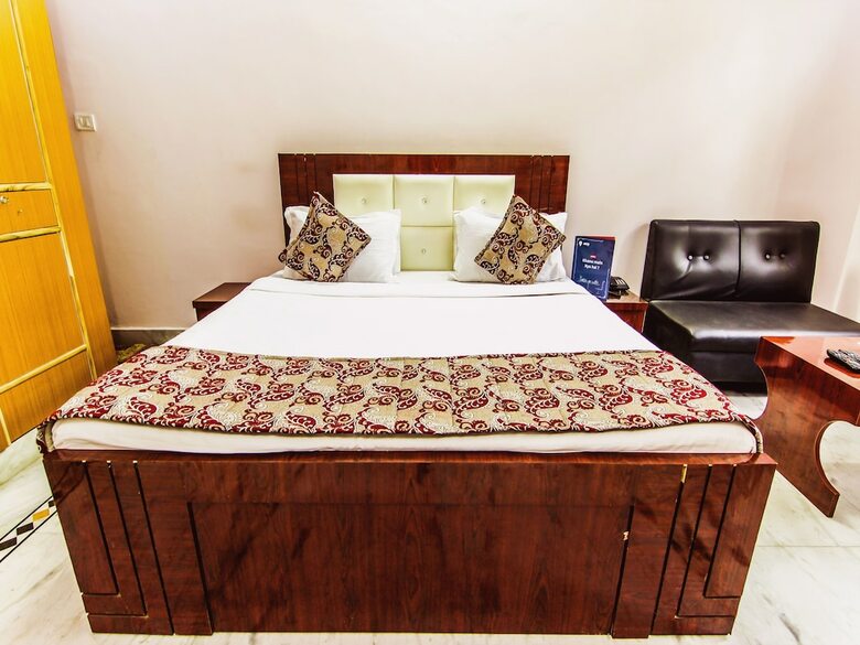 Oyo 9008 Hotel Jmd Inn