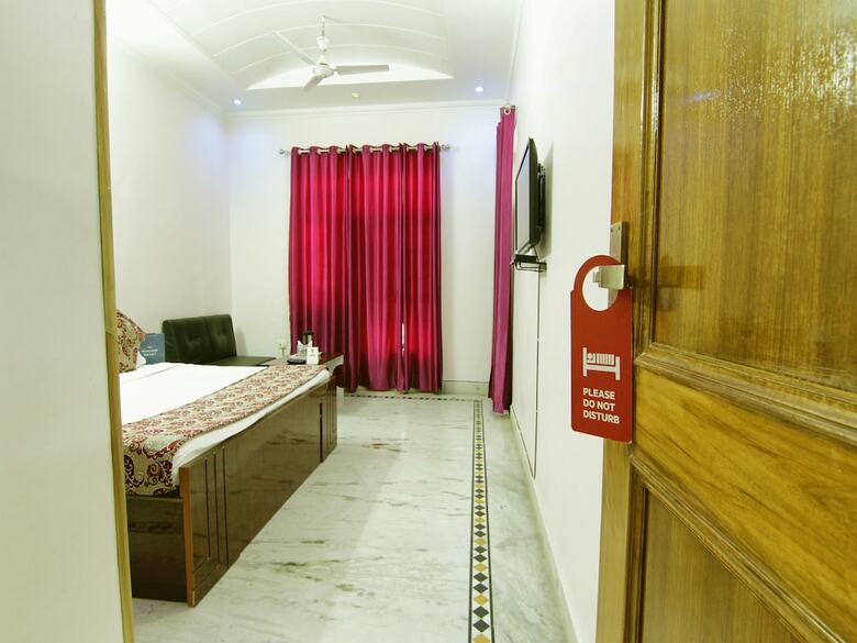 Oyo 9008 Hotel Jmd Inn