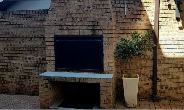 Hotel Ekuthuleni Guest House - Soweto