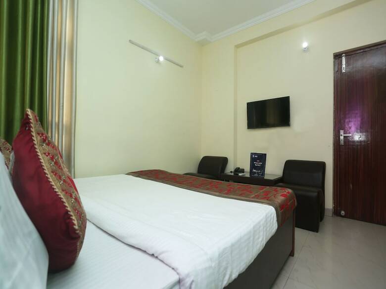 Hotel Oyo 5285 Apartment Impact Associates