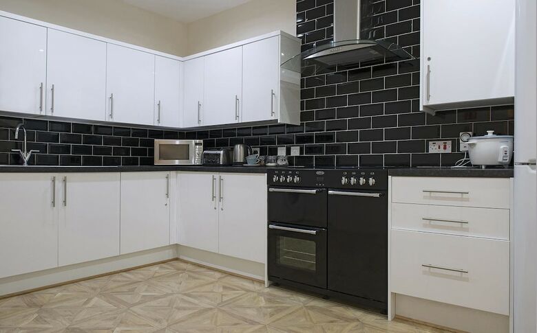 Hotel Cargo Cafe Apartments - Guest House