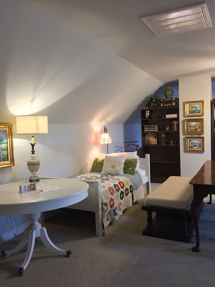 The Big Green House Bed & Breakfast