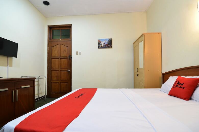 Hotel Reddoorz Plus @ Laweyan