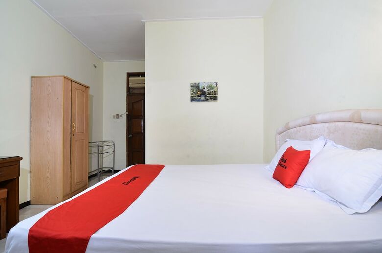 Hotel Reddoorz Plus @ Laweyan