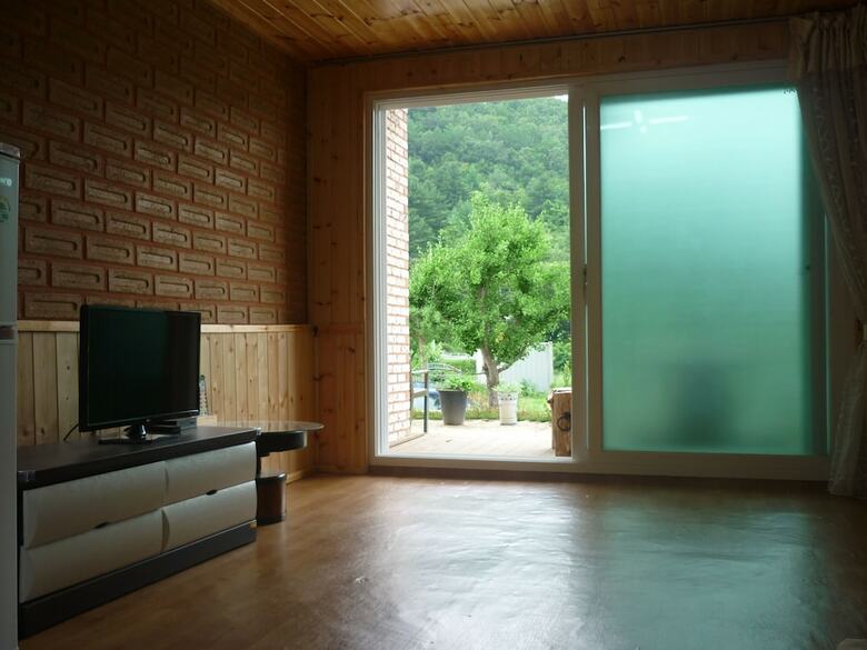 Mountain Water Smell Red Clay Pension