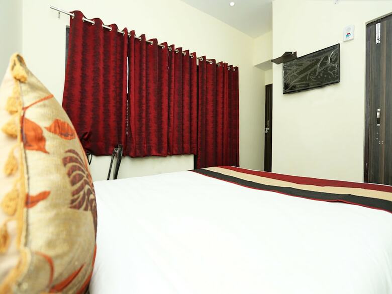 Hotel Oyo 12220 Krishnavi Inn