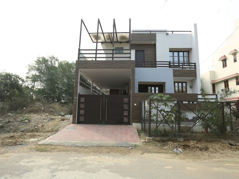 Hotel Oyo 12220 Krishnavi Inn