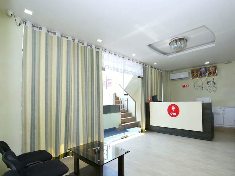 Oyo 12407 Hotel Shri Radha Isbt