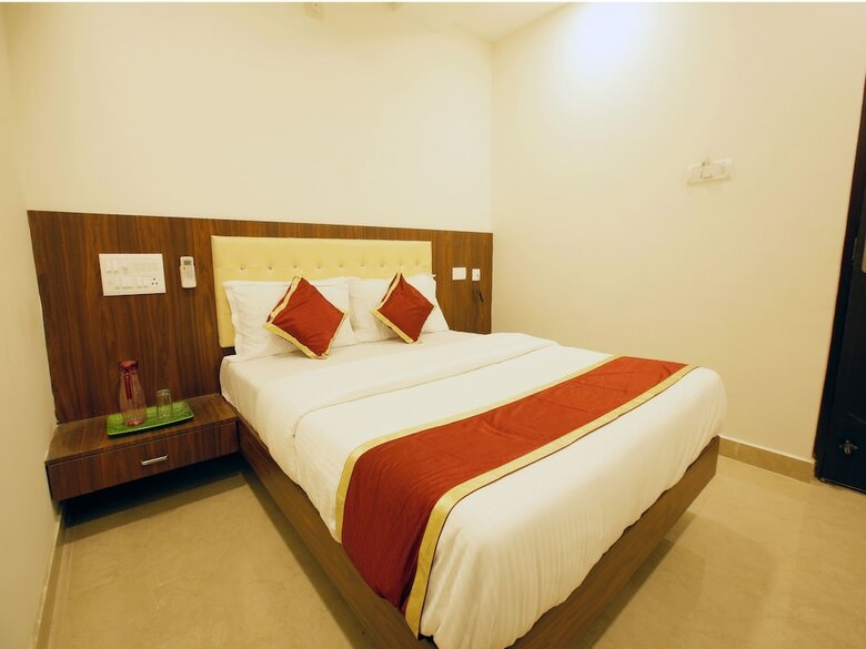 Hotel Oyo 12974 Ak International