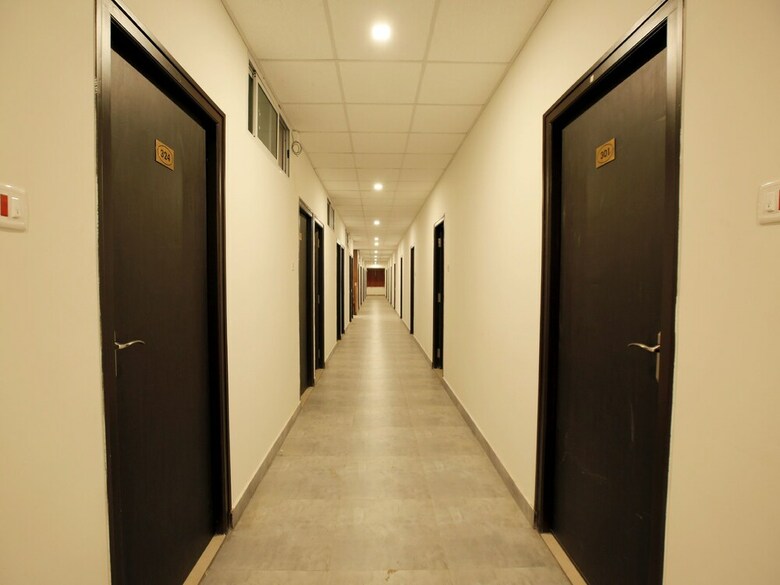 Hotel Oyo 12974 Ak International
