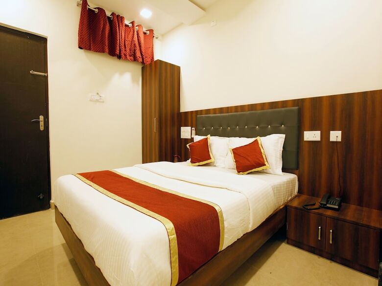 Hotel Oyo 12974 Ak International