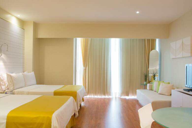 Hotel Holiday Inn Express And Suites At Wtc