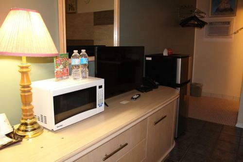 Motel Ritz Inn Niagara & Wedding Chapel