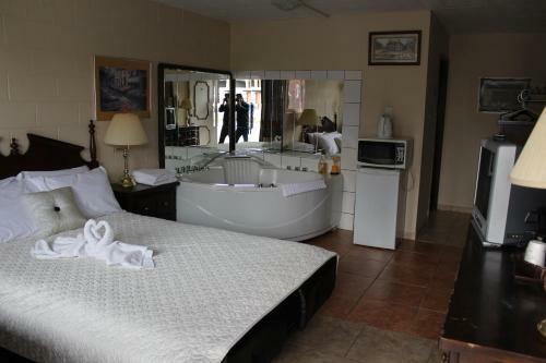 Motel Ritz Inn Niagara & Wedding Chapel