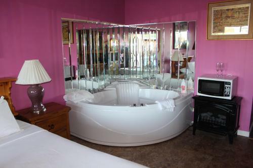 Motel Ritz Inn Niagara & Wedding Chapel