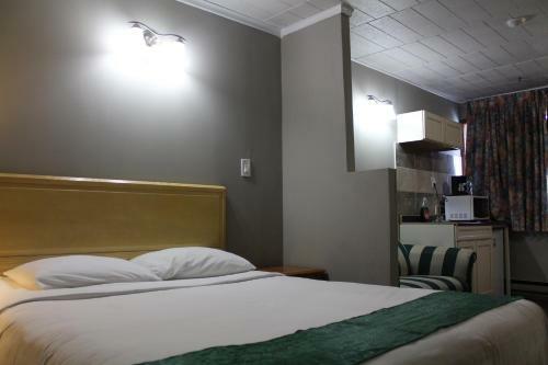 Motel Ritz Inn Niagara & Wedding Chapel