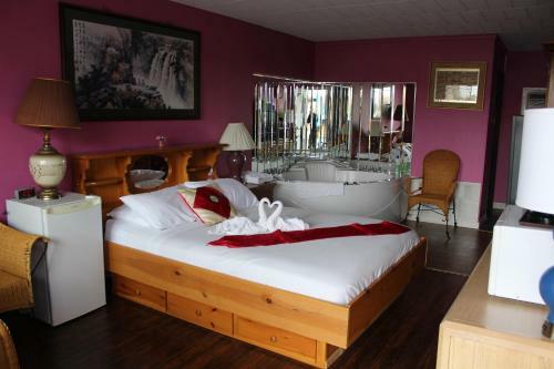 Motel Ritz Inn Niagara & Wedding Chapel