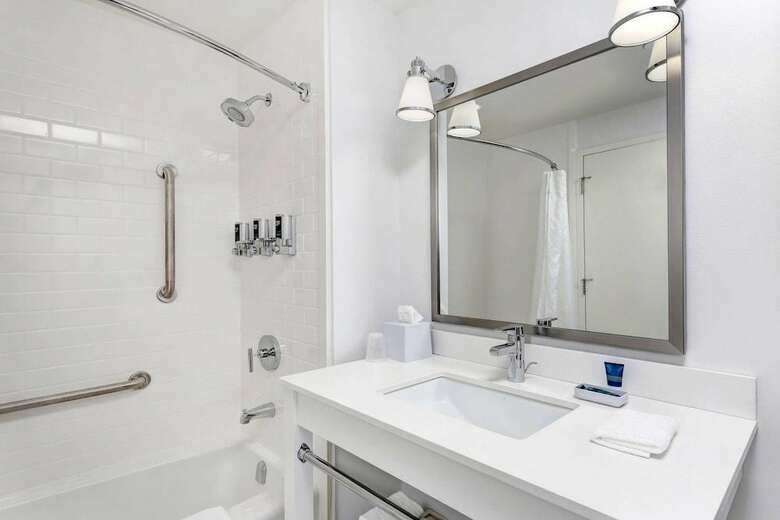 Hotel Four Points By Sheraton Niagara Falls Fallsview
