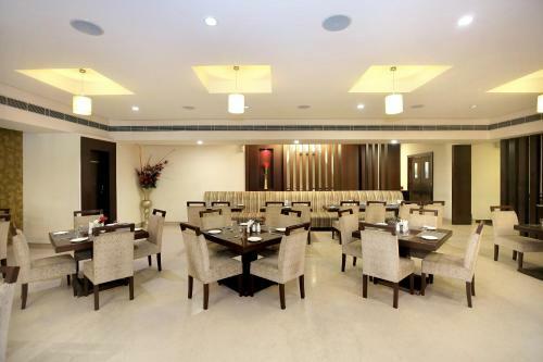 Oyo 12989 White Diamond Hotel