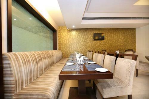 Oyo 12989 White Diamond Hotel