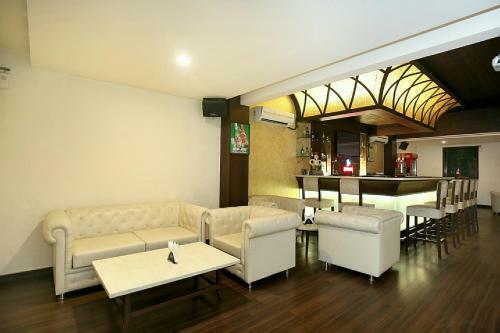 Oyo 12989 White Diamond Hotel