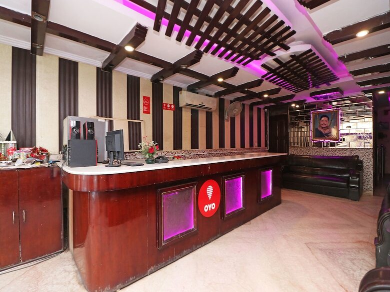 Hotel Oyo 11603 President Inn