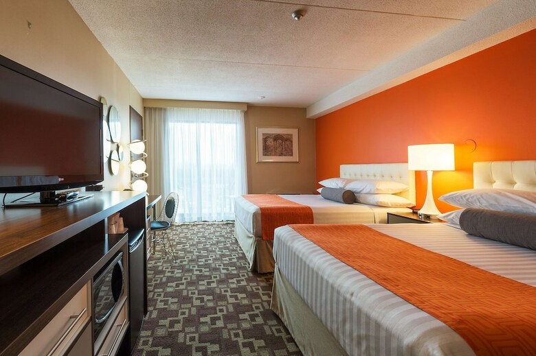 Howard Johnson Hotel By The Falls