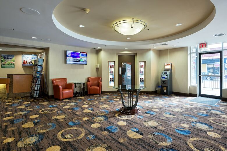 Howard Johnson Hotel By The Falls