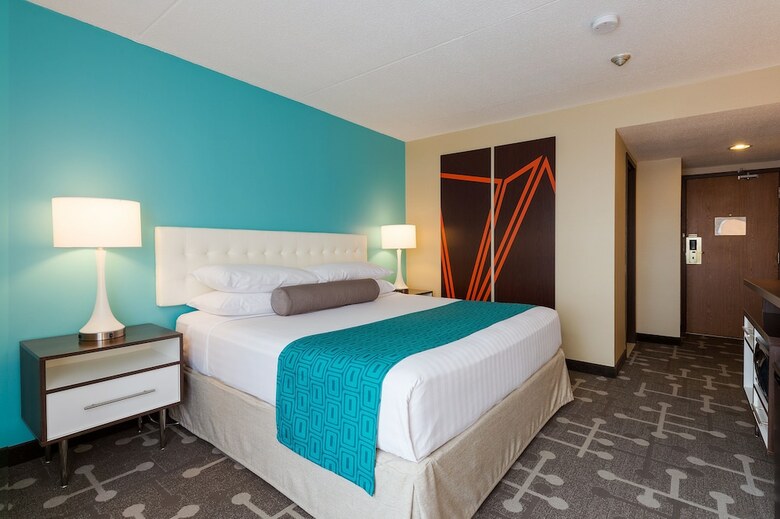 Howard Johnson Hotel By The Falls