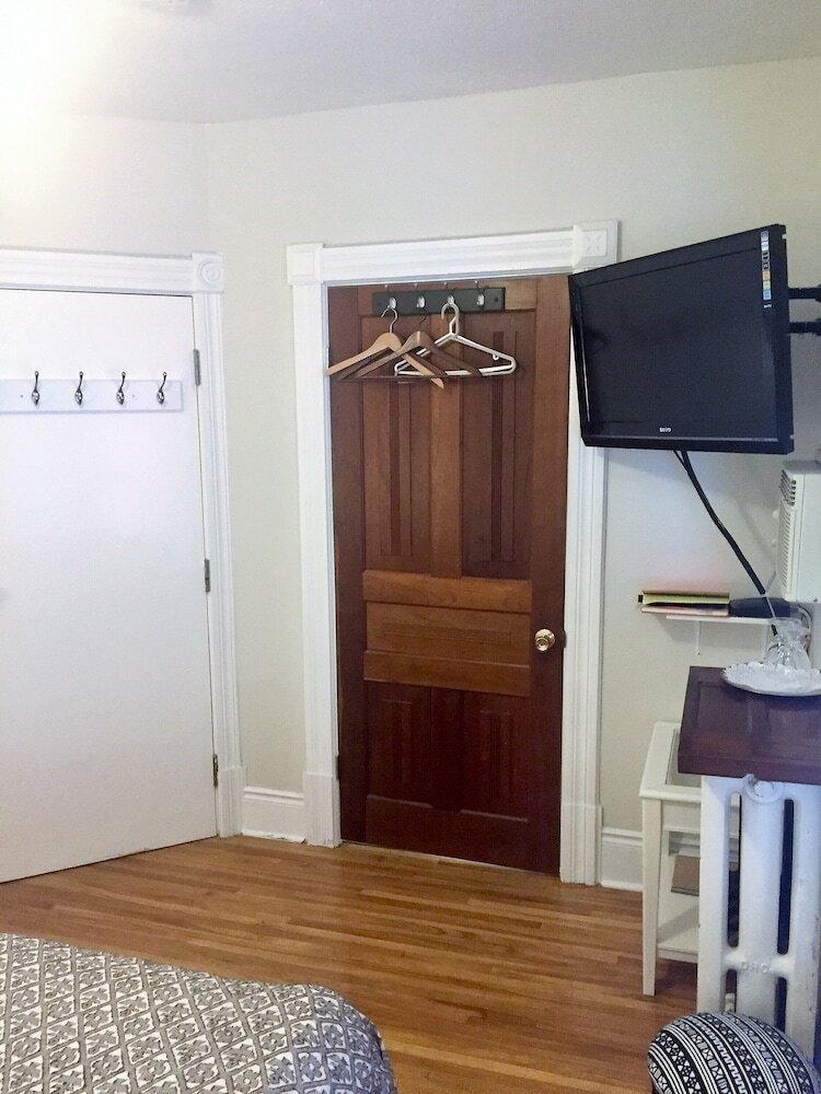 Ellis House Bed & Breakfast