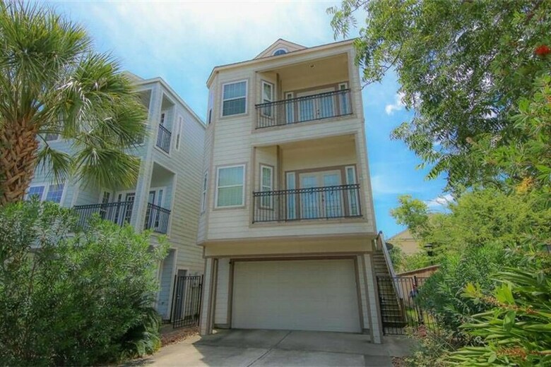 Spacious Kemah Boardwalk Townhome