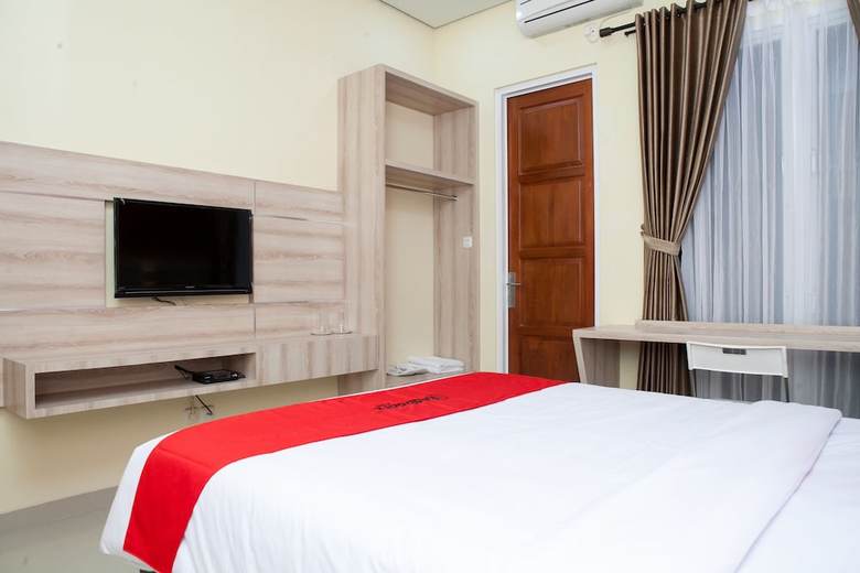 Hotel Reddoorz Plus Near Pasundan University