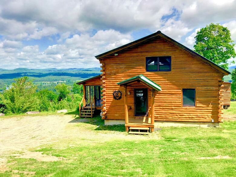 Majestic Vista Mountainside Cabin