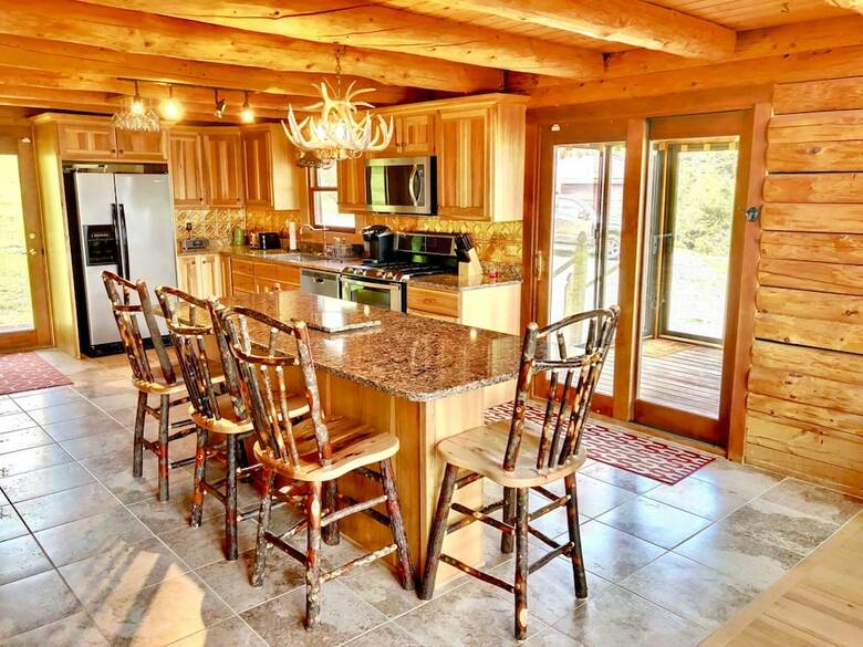 Majestic Vista Mountainside Cabin