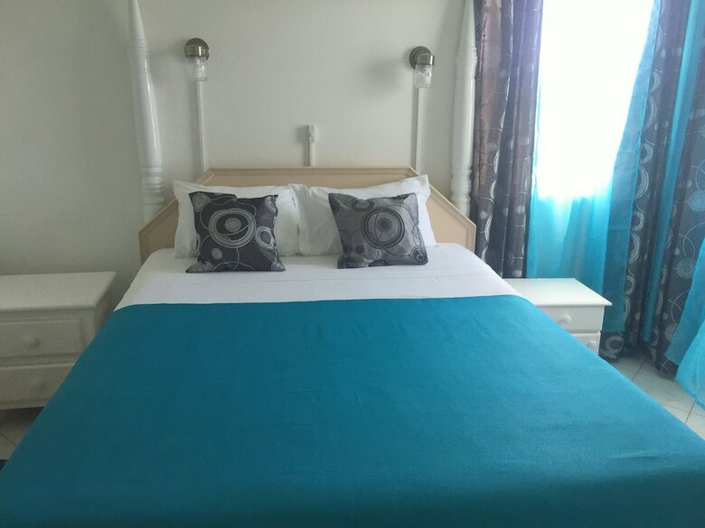 Cumber's Tropical Apartments