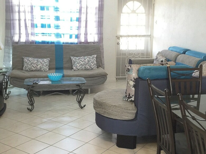 Cumber's Tropical Apartments