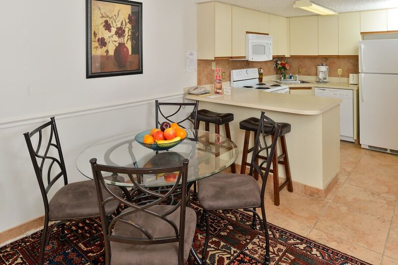 Royal Mansions Resort