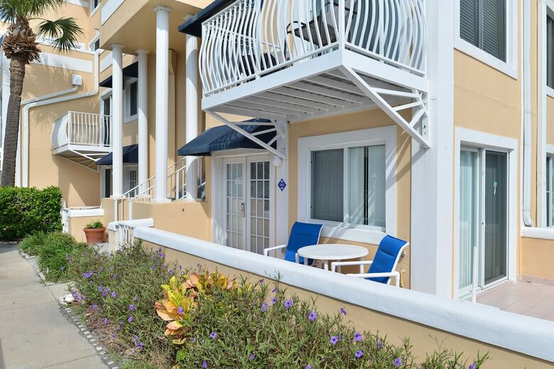 Royal Mansions Resort