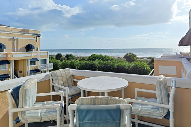 Royal Mansions Resort