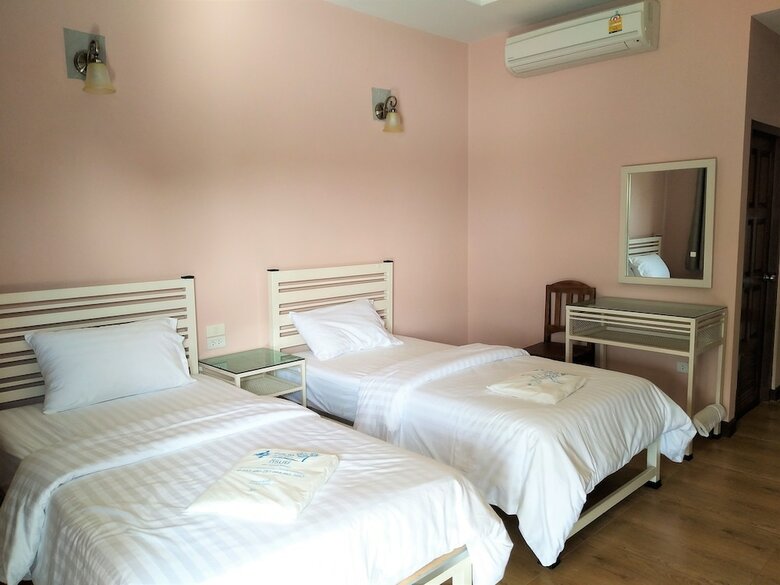 Hotel Pirom Lake And Resort
