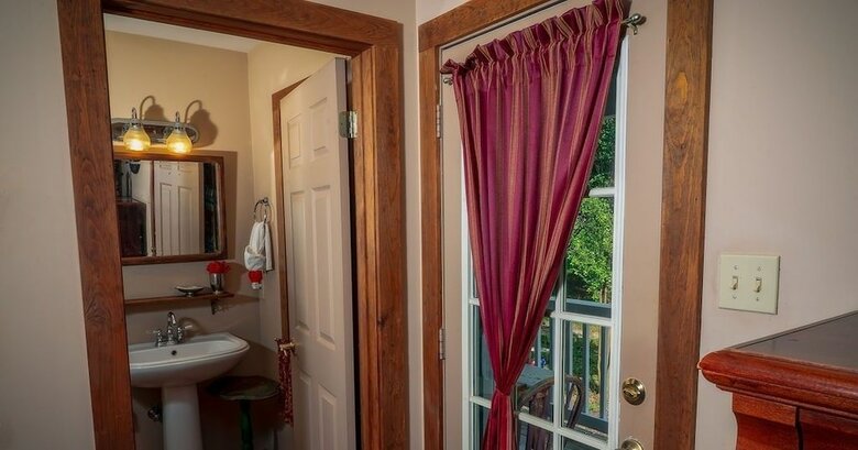 Bed & Breakfast Equinox Inn At Biscuit Hill
